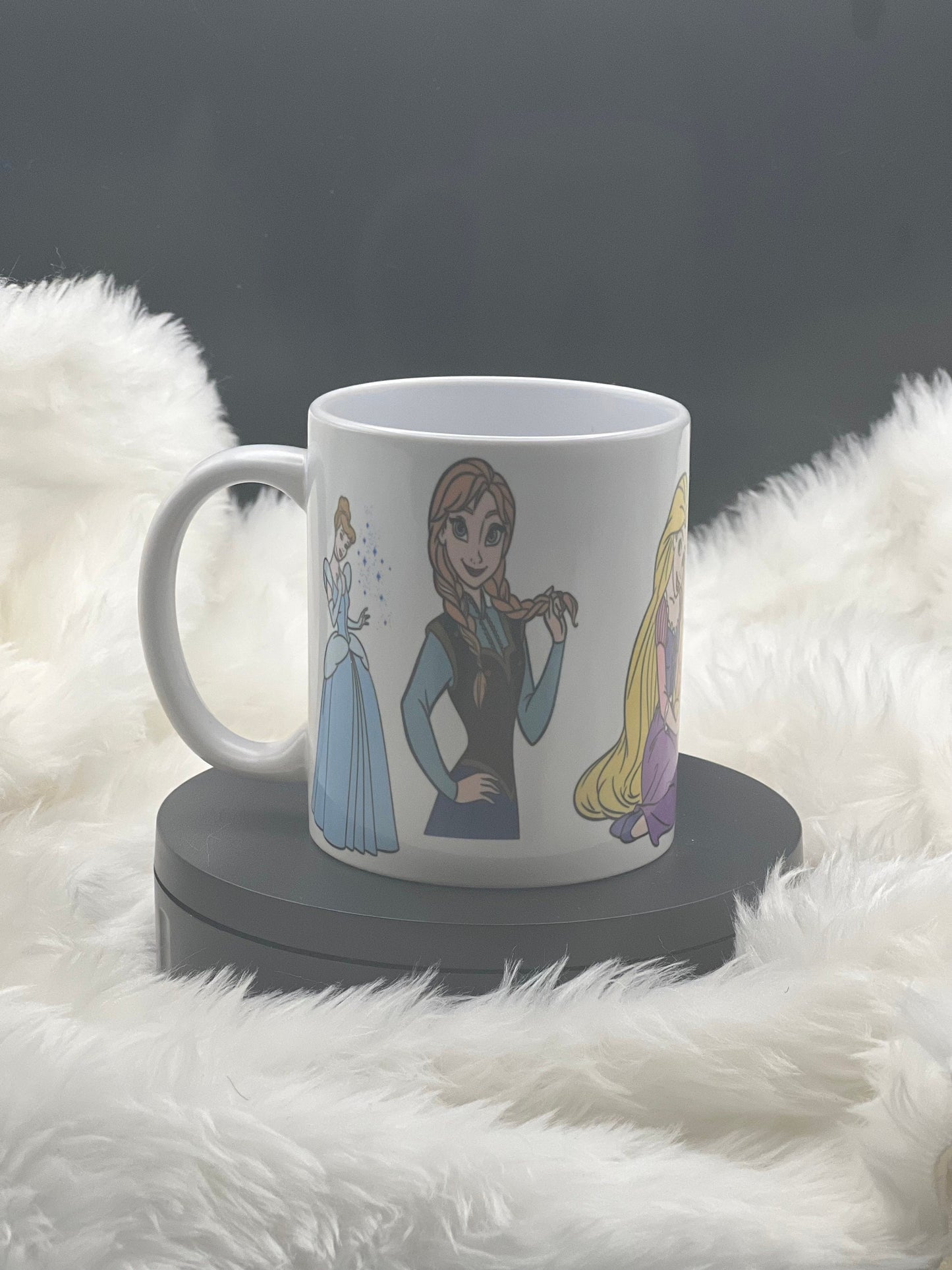 Beautiful wrap around princess mug.